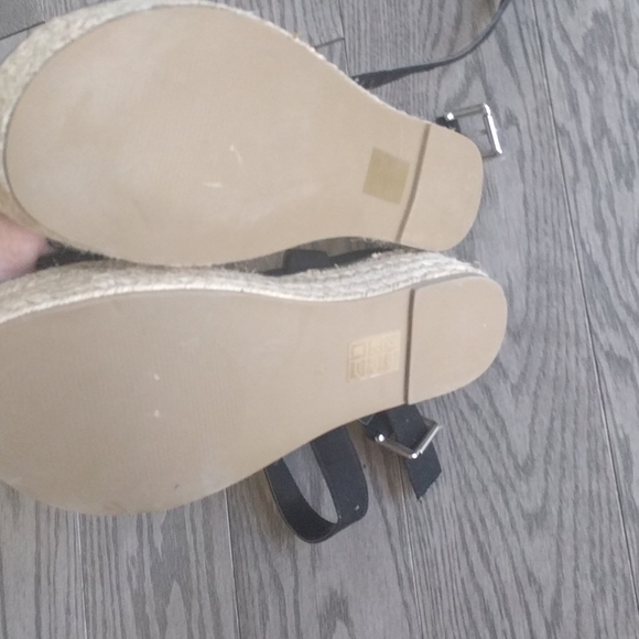 Beautiful sandals by ASOS 🌼🌼🌸 - Picture 3 of 8